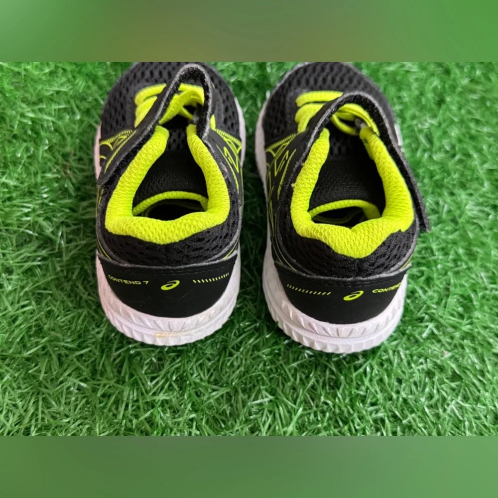 ASICS Kids Black and‎ Yellow Running Shoes Size K4